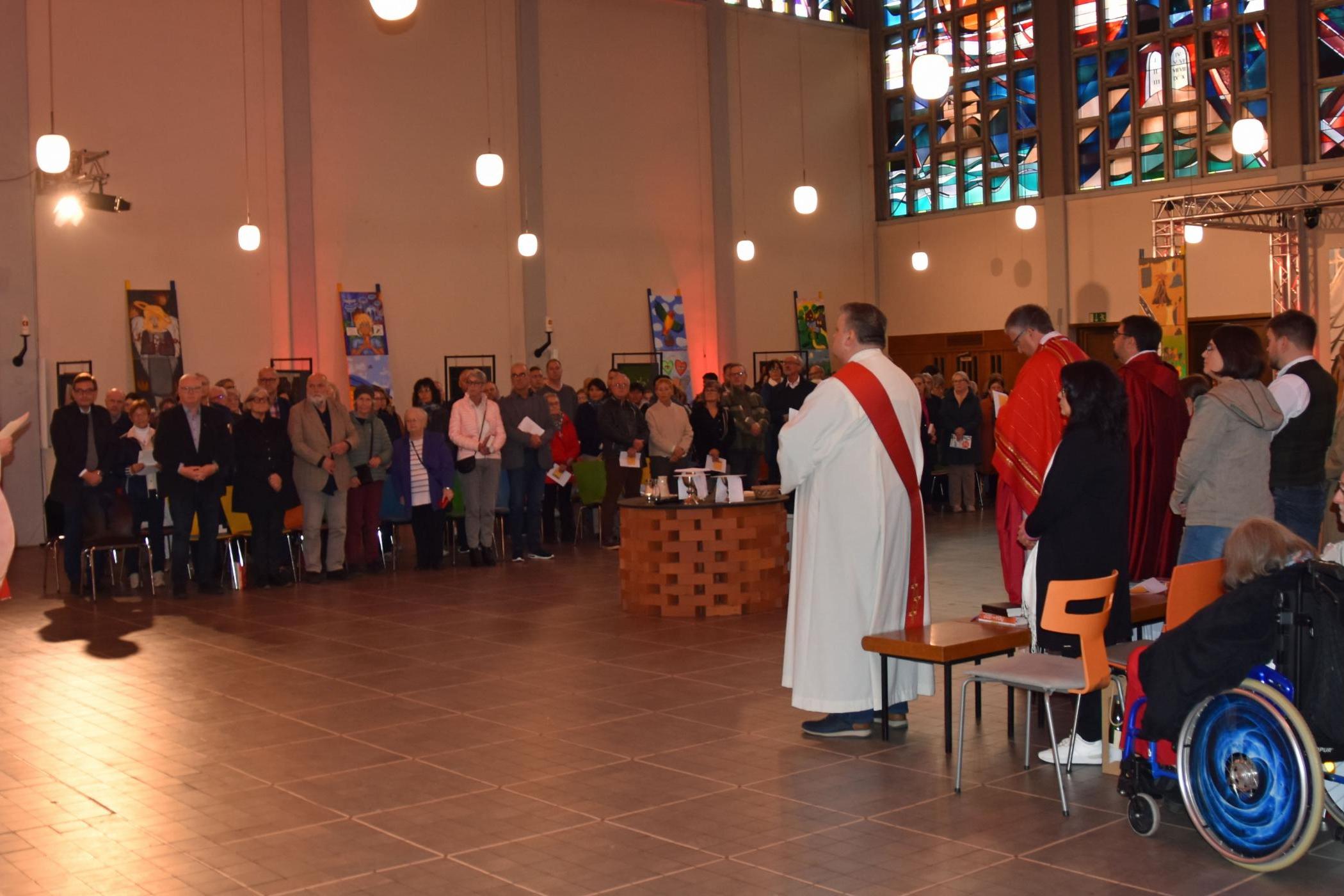 Gedenken an Willi Graf und die Finissage des Ausstellungszyklus Sendschreiben jetzt standen im Zentrum des Gottesdienstes in eli.ja.